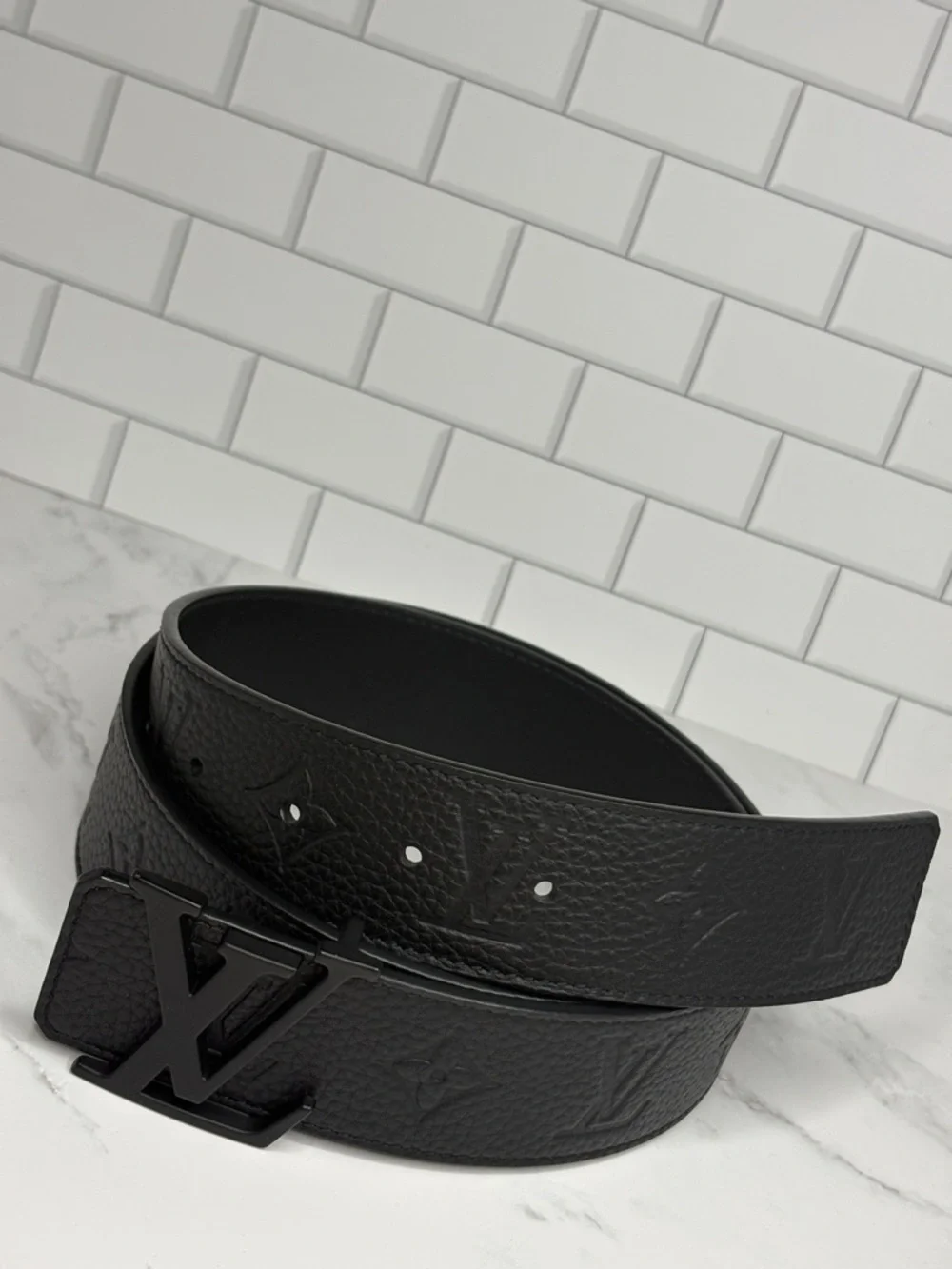 Louis Vuitton Men’s Black Reversible LV Buckle Belt